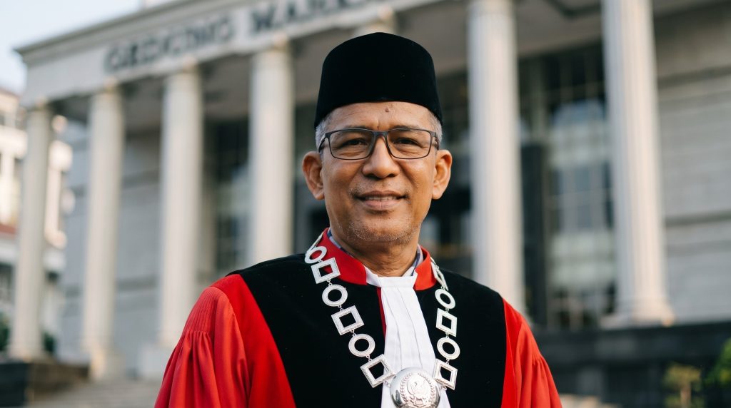 Prof. Dr. Saldi Isra: Sang Penjaga Konstitusi dan Wakil Ketua MK