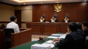 Ilustrasi saksi mahkota dalam perkara korupsi memberikan keterangan di ruang sidang pengadilan Indonesia